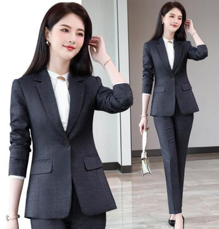 穿西裝配短裙，擋不住少女身材